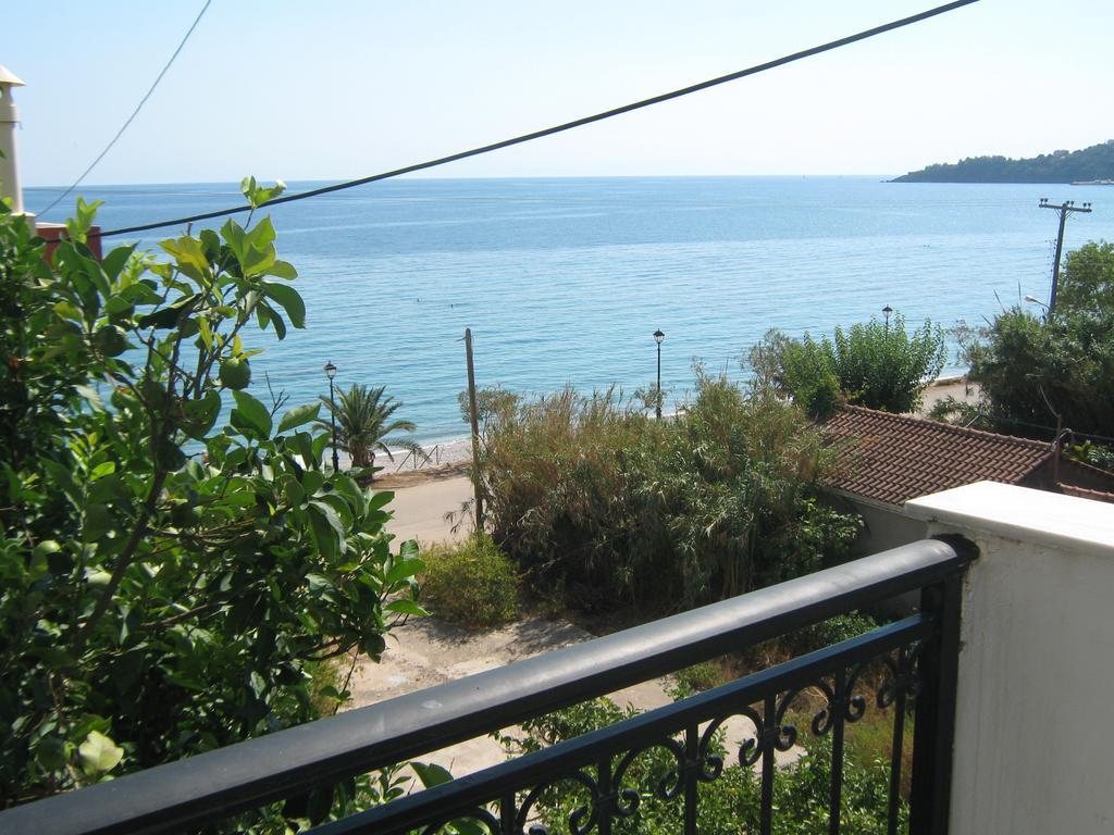 Friderica House Hotell Poros  Rum bild